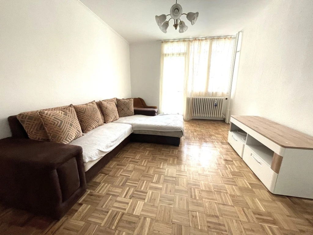Kiadó 52 m2 tégla lakás, Győr
