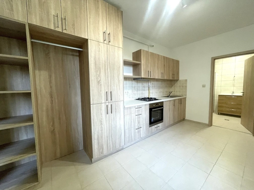 Kiadó 38 m2 tégla lakás, Győr