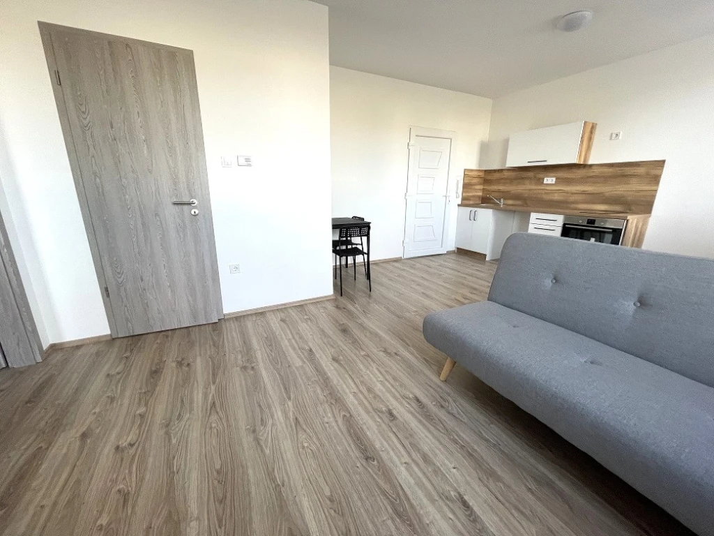 Kiadó 45 m2 tégla lakás, Győr