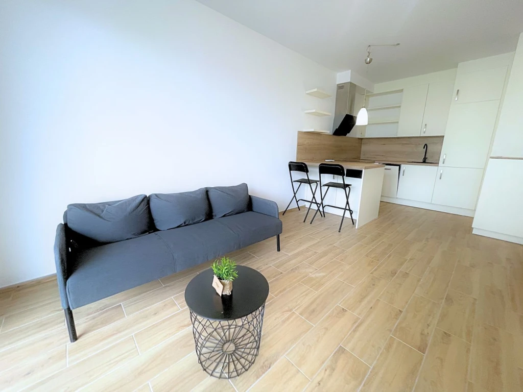 Kiadó 43 m2 tégla lakás, Győr