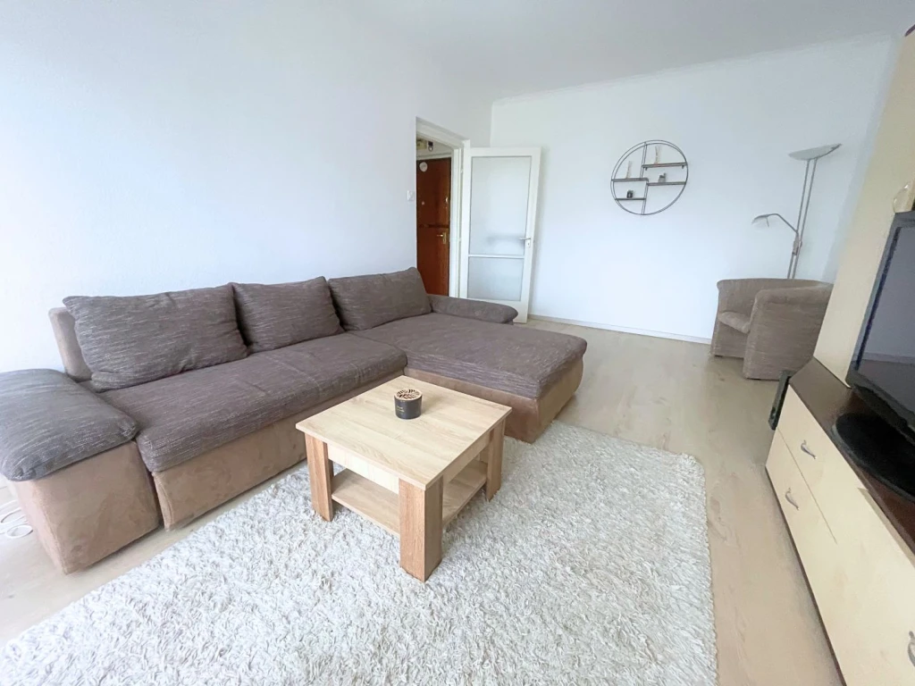 Kiadó 36 m2 tégla lakás, Győr