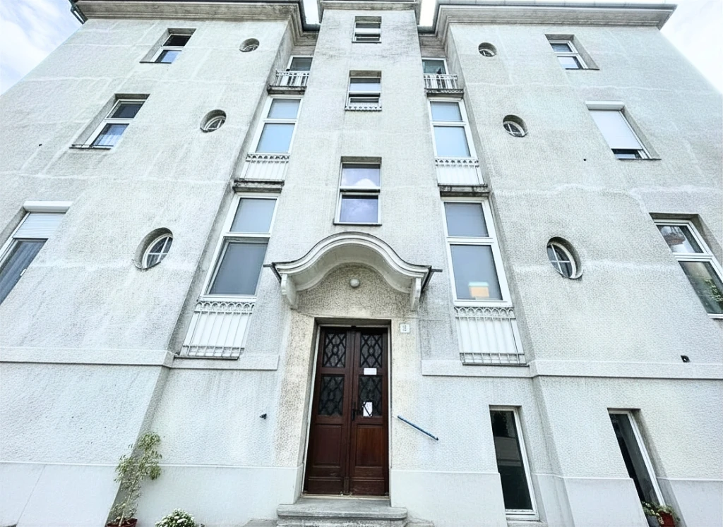 Eladó 98 m2 tégla lakás, Győr