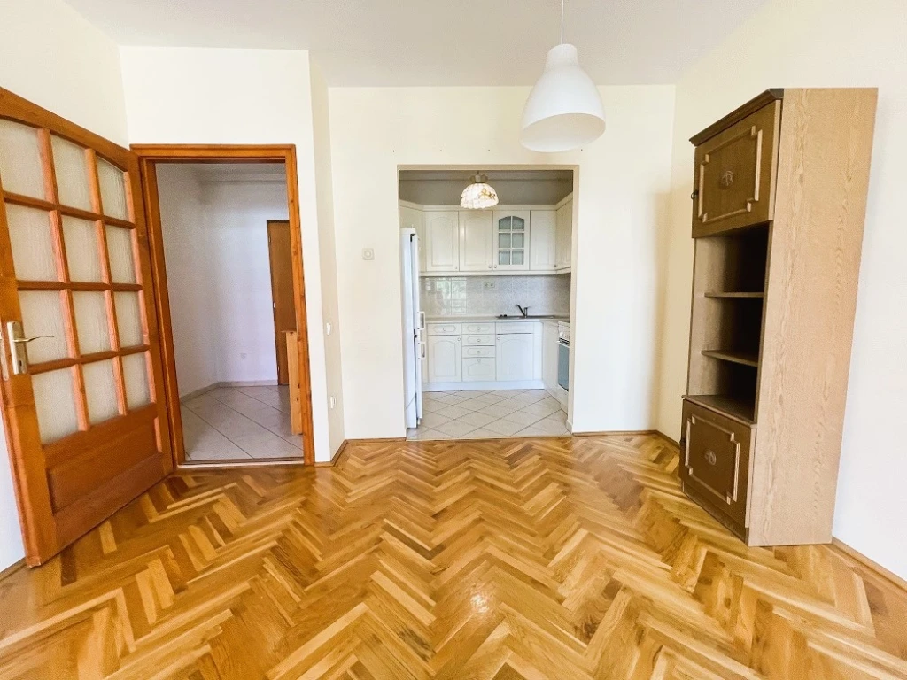 Kiadó 45 m2 tégla lakás, Győr