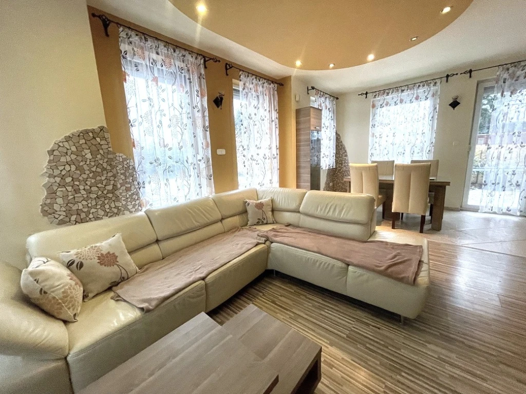 Kiadó 88 m2 sorház, Győr