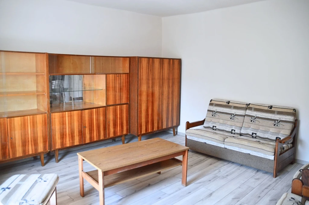 Kiadó 50 m2 tégla lakás, Győr