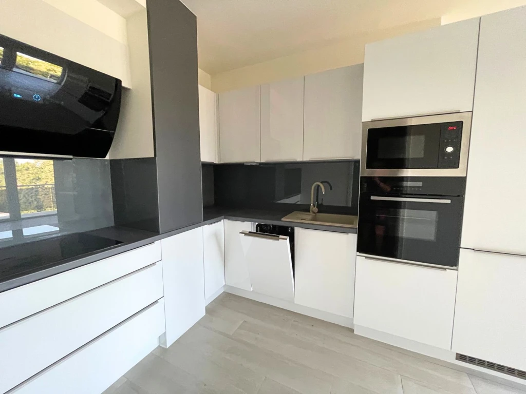 Kiadó 45 m2 tégla lakás, Győr