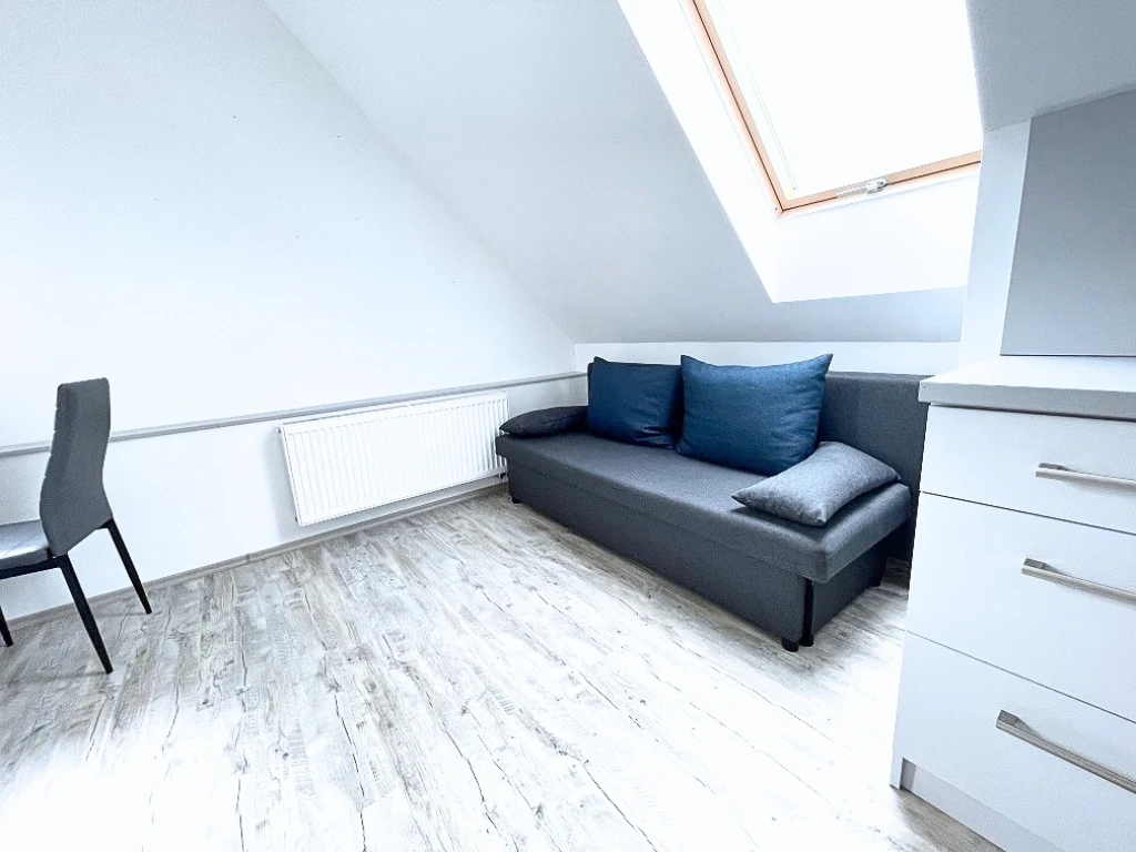 Kiadó 31 m2 tégla lakás, Győr