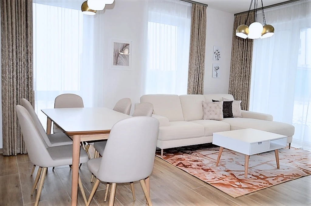 Kiadó 140 m2 ikerház, Győr