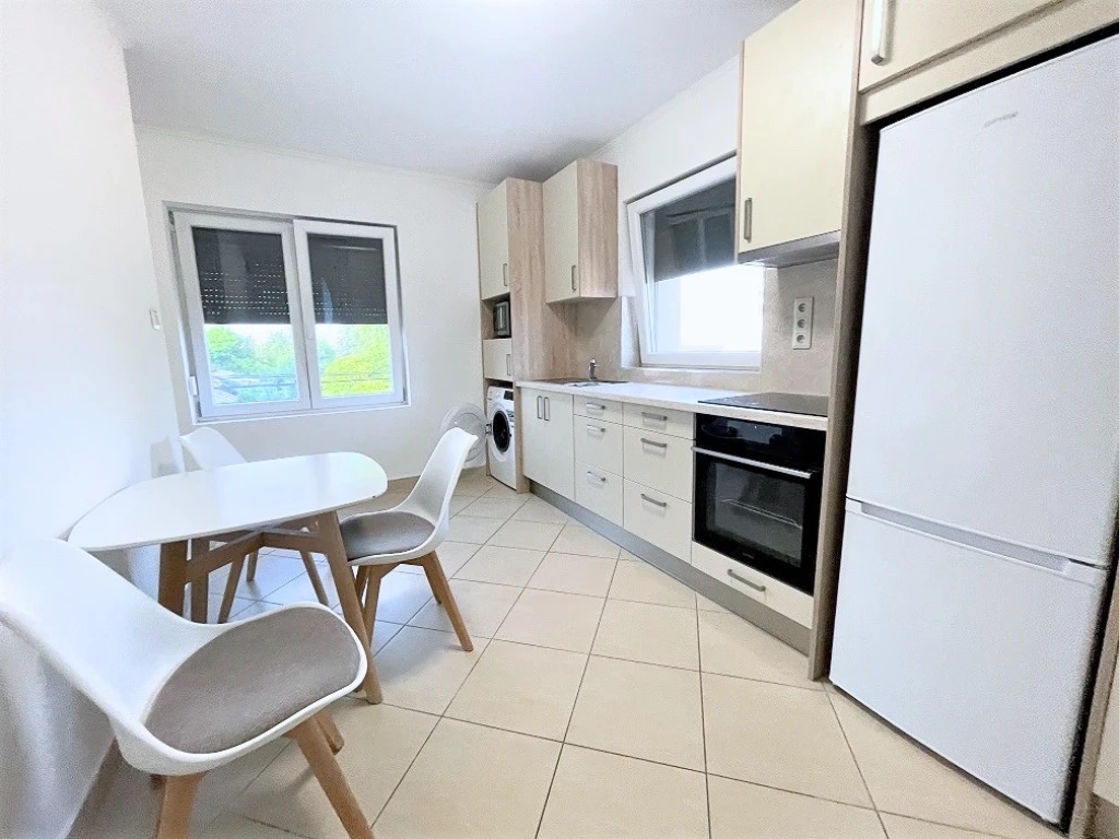 Kiadó 30 m2 tégla lakás, Győr