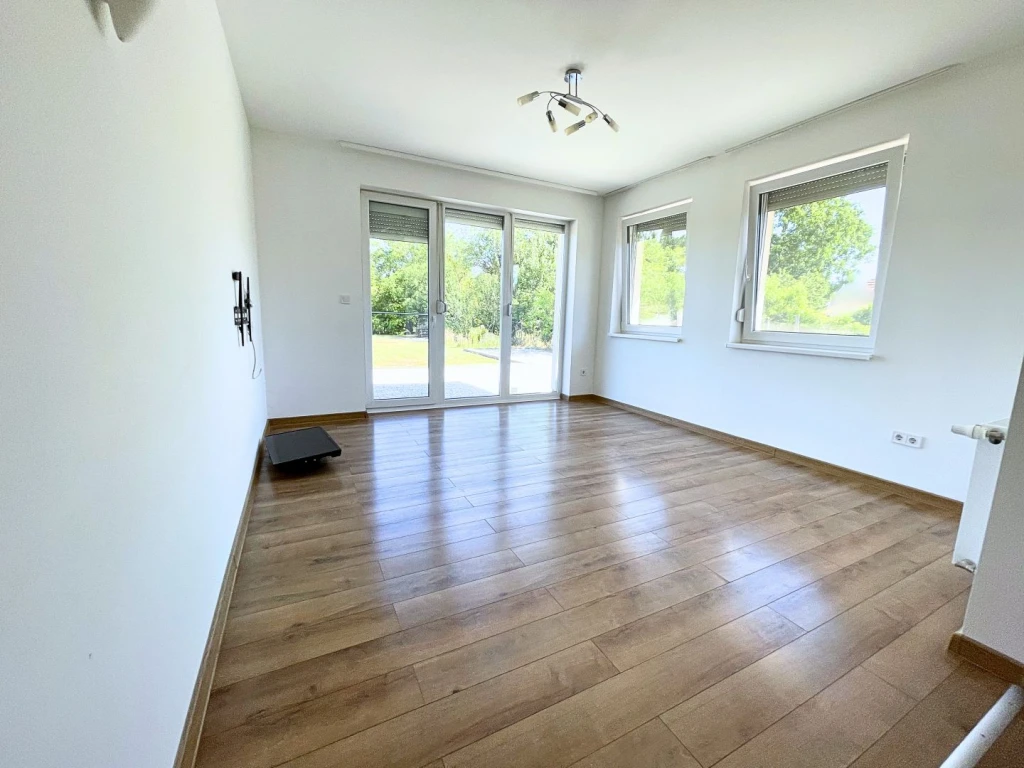Eladó 92 m2 ikerház, Mosonszentmiklós