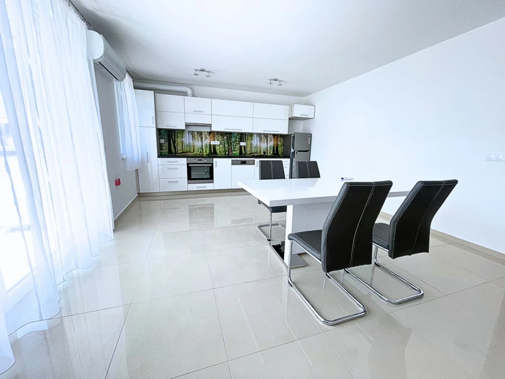 Kiadó 66 m2 tégla lakás, Győr