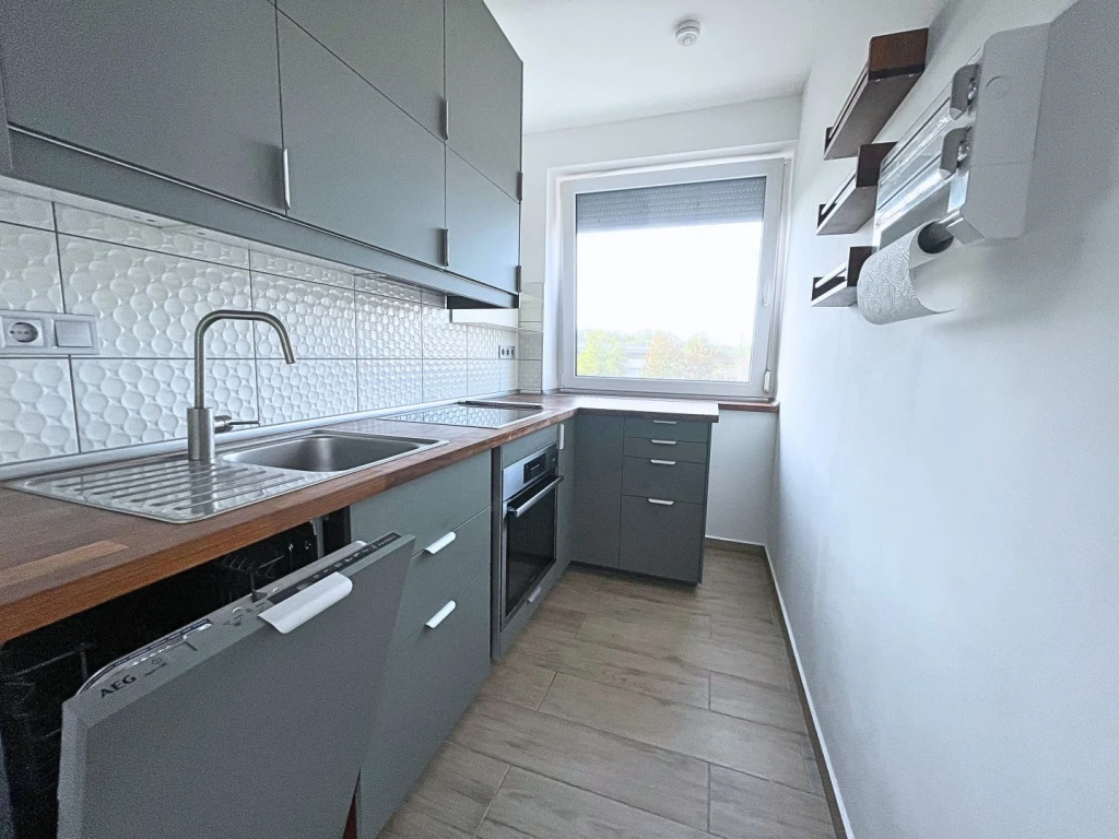Kiadó 38 m2 tégla lakás, Győr