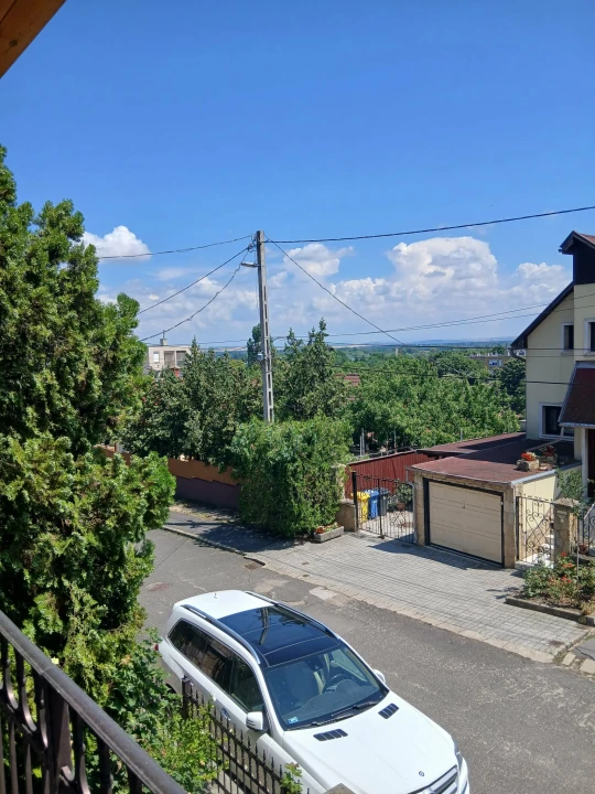 Eladó CSALÁDI HÁZ BELVÁROS KÖZELÉBEN