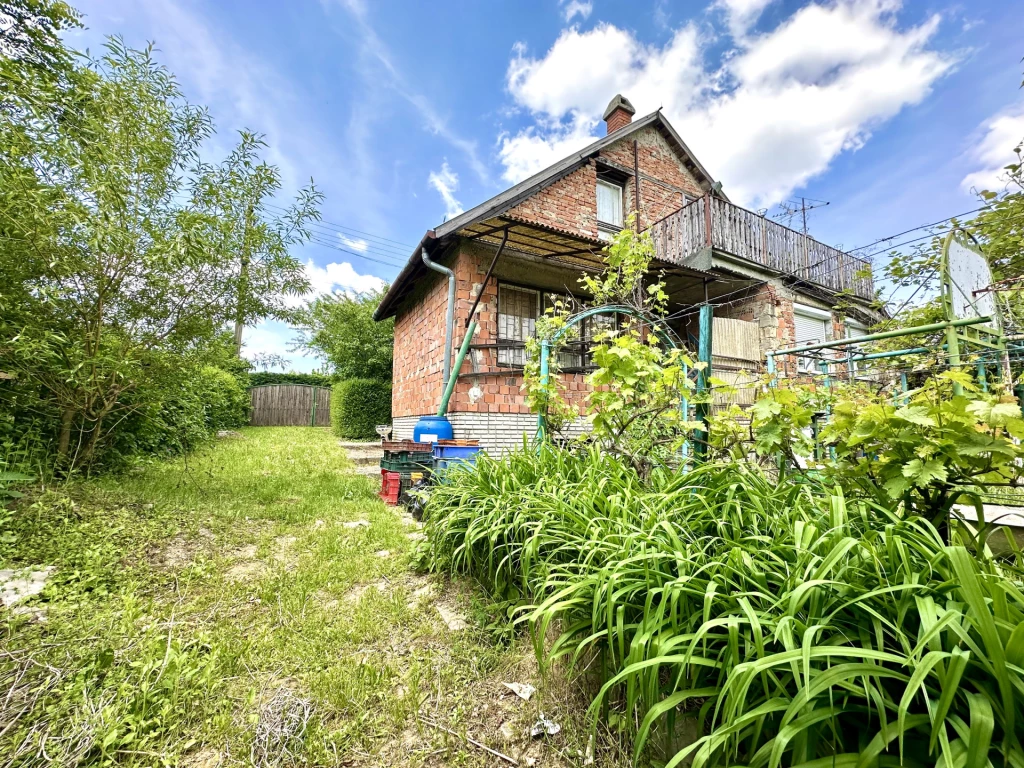 Tágas zártkerti ingatlan csodás panorámával Zalaegerszegen