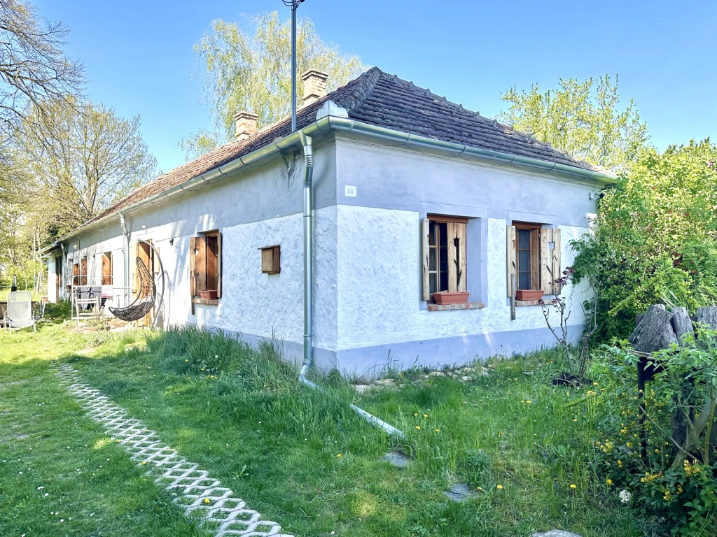 Felújított, különleges hangulatú családi ház hatalmas telekkel Zala megyében – alacsony rezsi, egyedi részletek