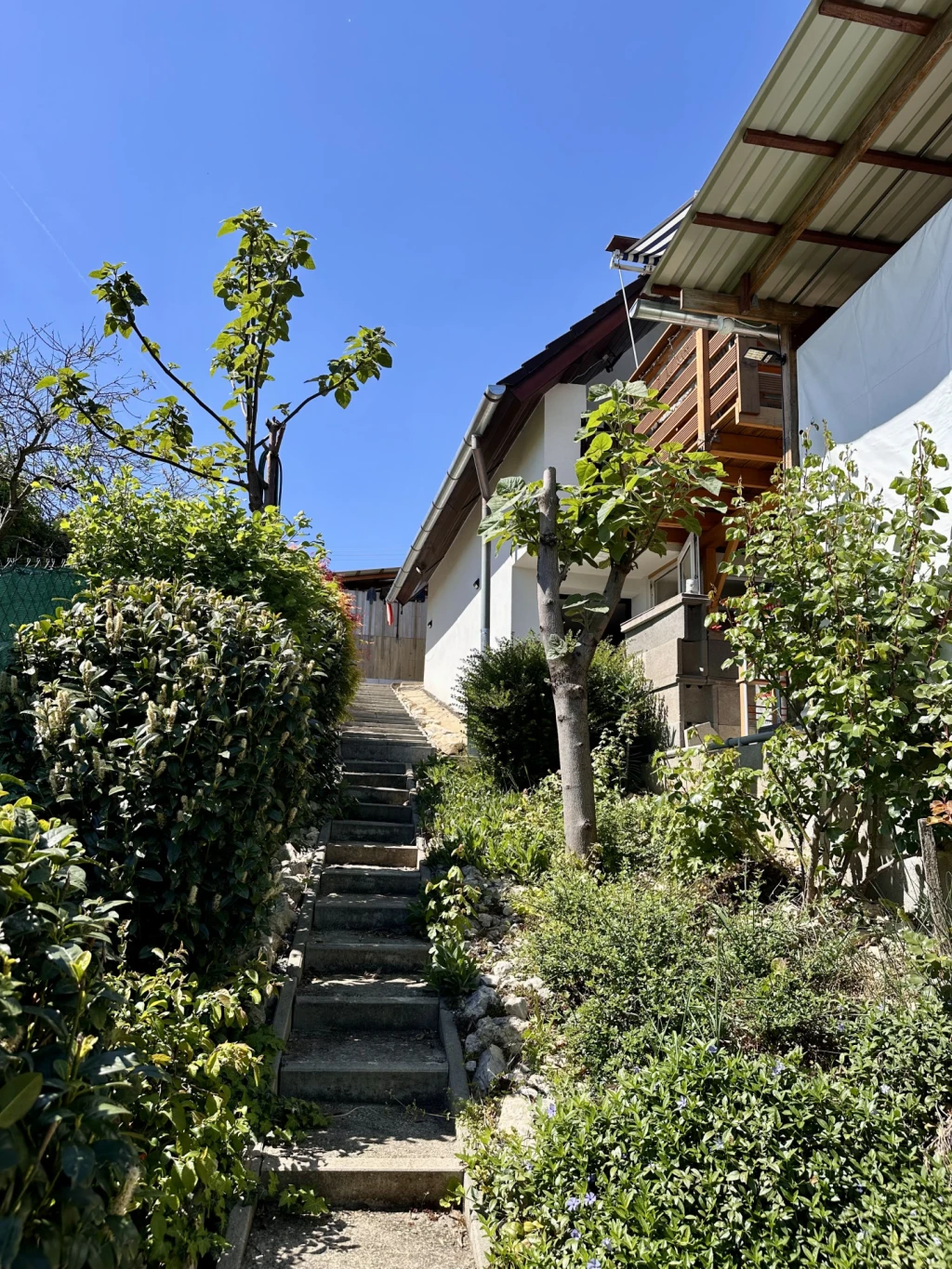 Panorámás 2 szinte TÉGLA ház kezelhető méretú területen Zalaegerszegen