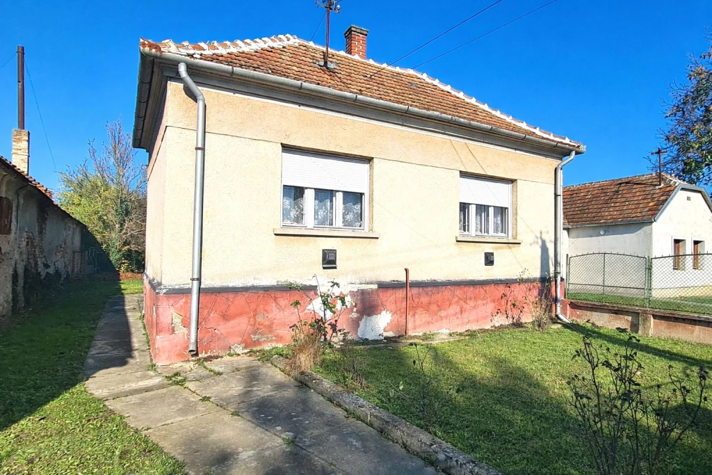 AZONNAL KÖLTÖZHETŐ, TÉGLA CSALÁDI HÁZ NAGY TELEKKEL – ZALASZENTIVÁNON