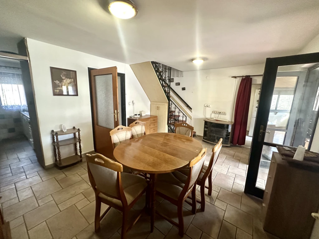 Lakható családi ház egy 1038 m2-es zártkerti telken