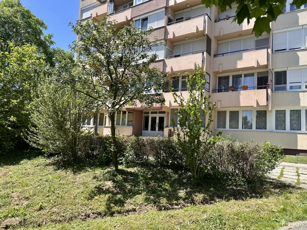 3 szobás, 2 erkélyes lakás Landorhegyen