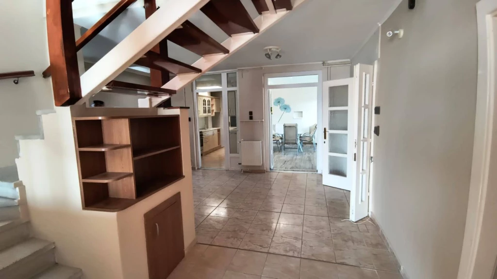 c3-1-name c2-1-name, Tatabánya