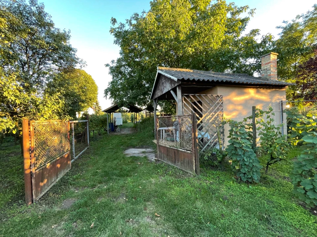 For sale closed garden, Komárom