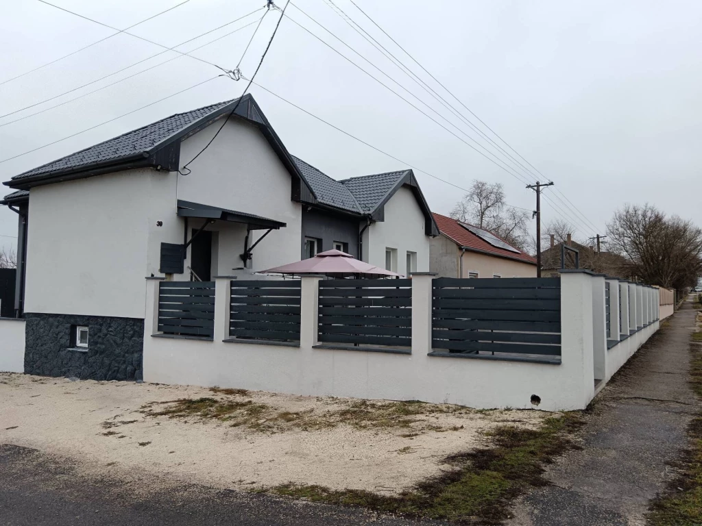 For sale house, Tokodaltáró
