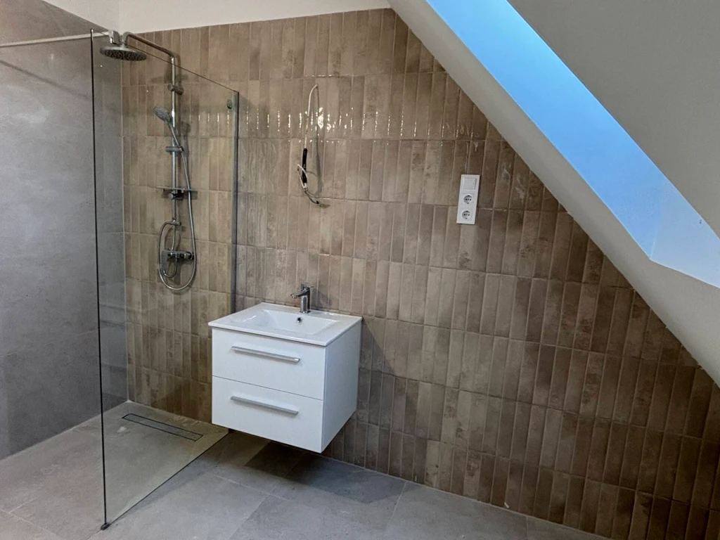 c3-1-name c2-23-name, Tatabánya