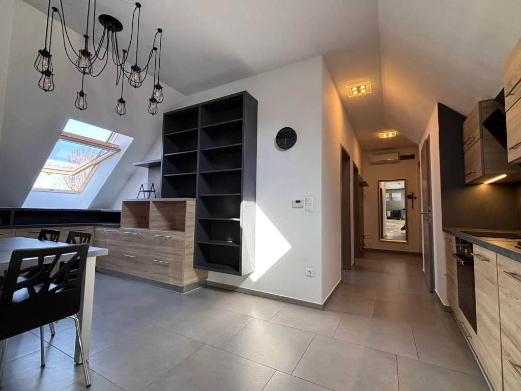 Presztízs iroda a Kossuth téren