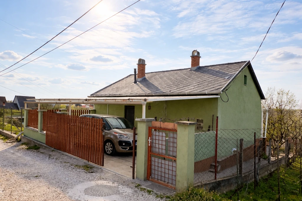 Eladó családi ház, Dunaalmás