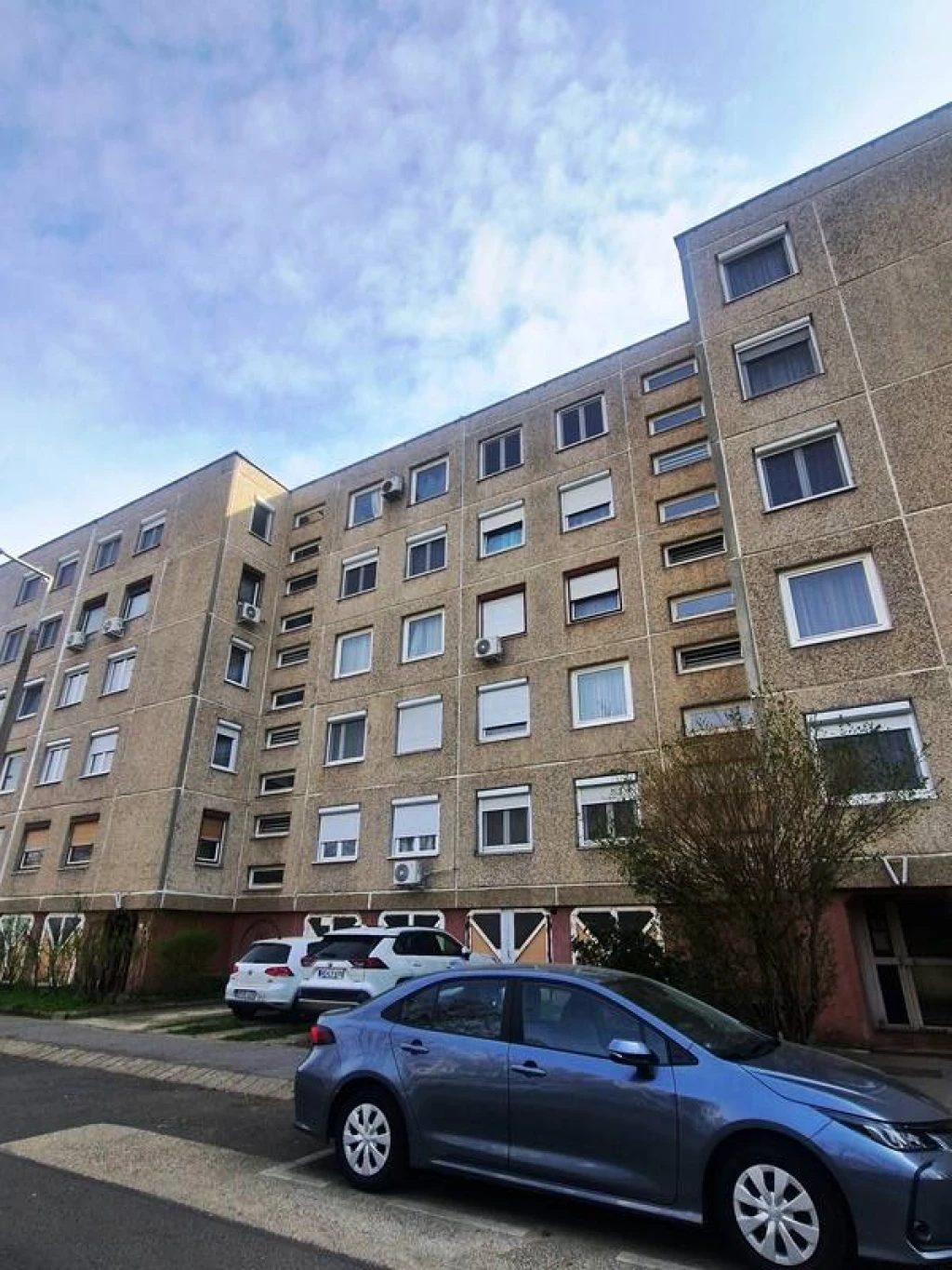 FELÚJÍTOTT, AZONNAL HASZNOSÍTHATÓ LAKÁS – BEFEKTETÉSNEK IS TÖKÉLETES!