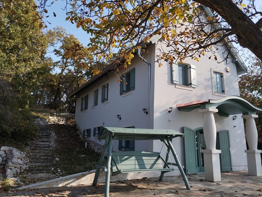 c3-1-name c2-1-name, Pécsely, Szőlőhegy dűlő