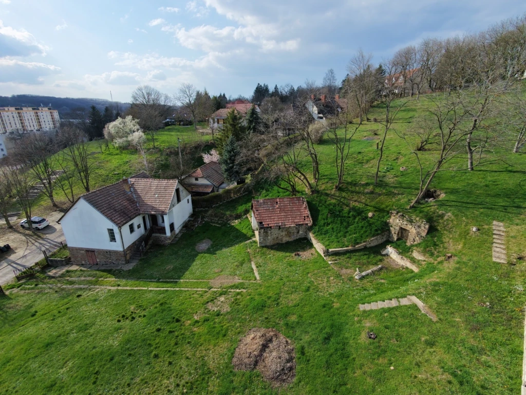 c3-1-name c2-1-name, Komló