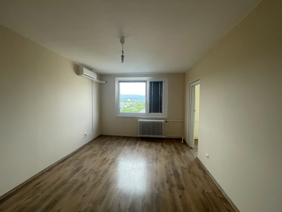 Kiadó panellakás, Miskolc