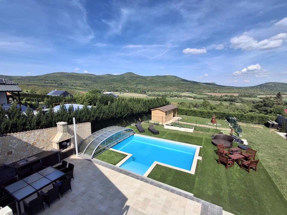 Eladó családi ház, Csobánka