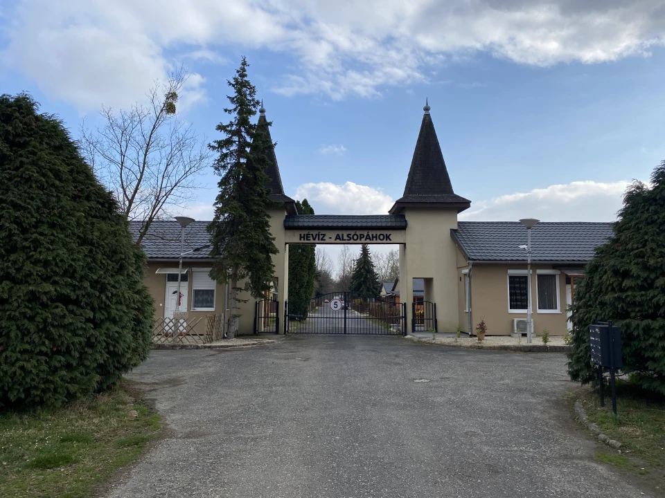 c3-1-name c2-22-name, Alsópáhok, Hévízi utca 8