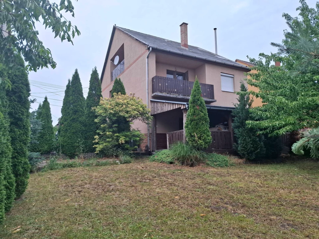 Megvásárlásra kínálok Encs-Abaújdevecser városrészen 180 nm-es, 4 szobás, azonnal költözhető, szép állapotú családi házat garázzsal.