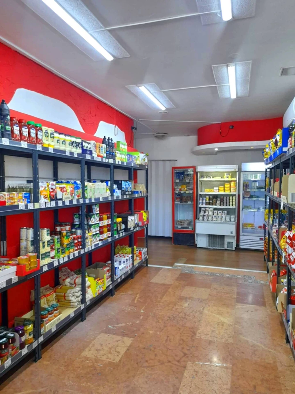 Kiadó utcafronti üzlethelyiség forgalmas belvárosi környezetben!