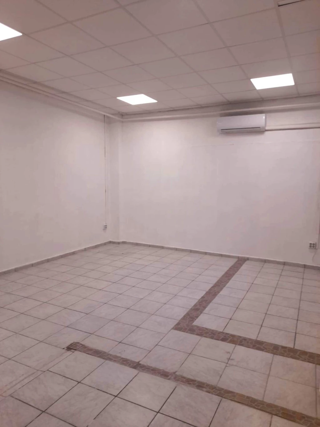 Kiadó üzlethelyiség forgalmas belvárosi környezetben!