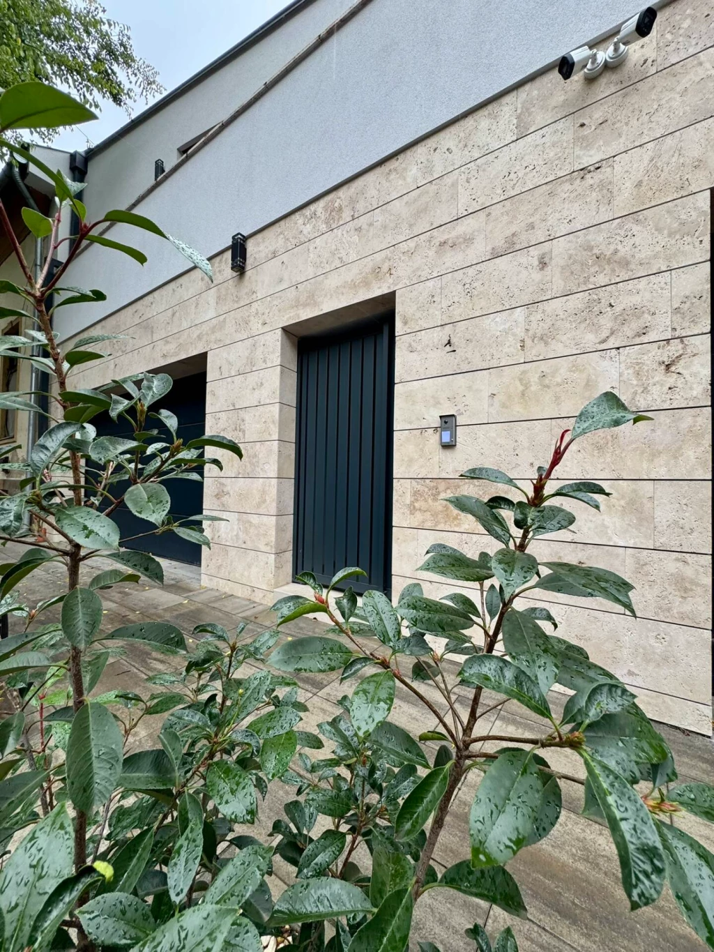 Új építésű családi ház a belváros szívében, csendes, hangulatos Óvárosi, rendezett utcában!