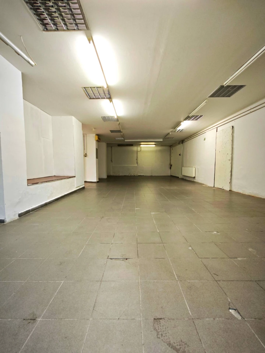 Kiadó üzlethelyiség frekventált helyen, a Búza téren!