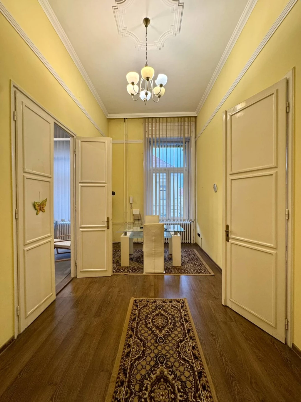 Exkluzív lehetőség Debrecen legfrekventáltabb részén – eladó egy elegáns, jó állapotú lakás a Kossuth utcán!