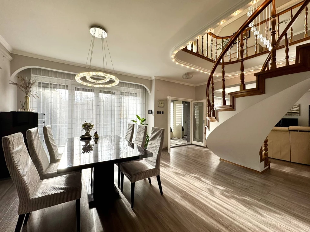 Minőség, nyugalom, modern elegancia – mindez egyetlen ingatlanban.