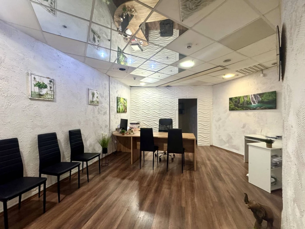 Kiváló lokáció Miskolc szívében – eladó üzleti lehetőség a Bathó Házban!