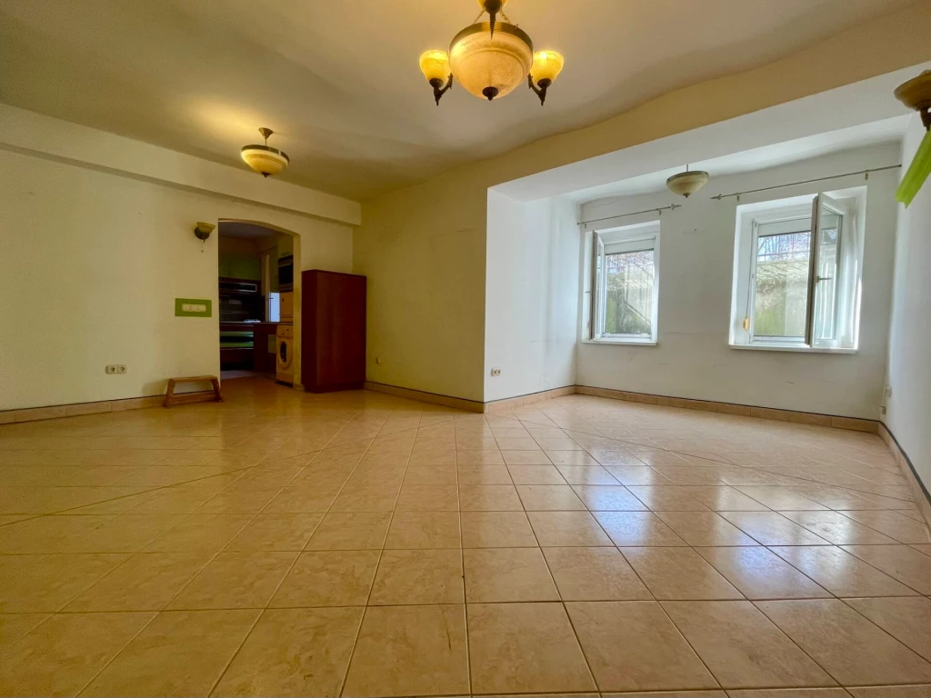 Egy külön világ a városban – 61 nm karakter, csend és lehetőség!