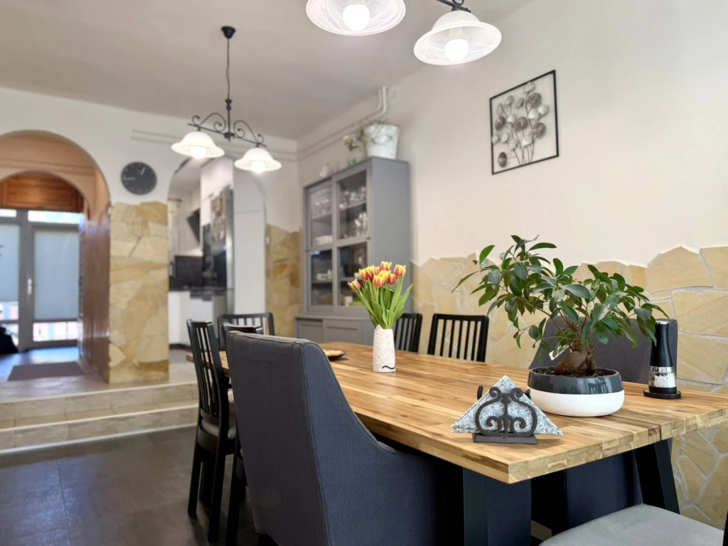 Eladó modern, energiatakarékos sorház Debrecen Széchenyi-kertben!