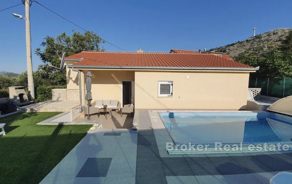 Modern single-story house with a pool