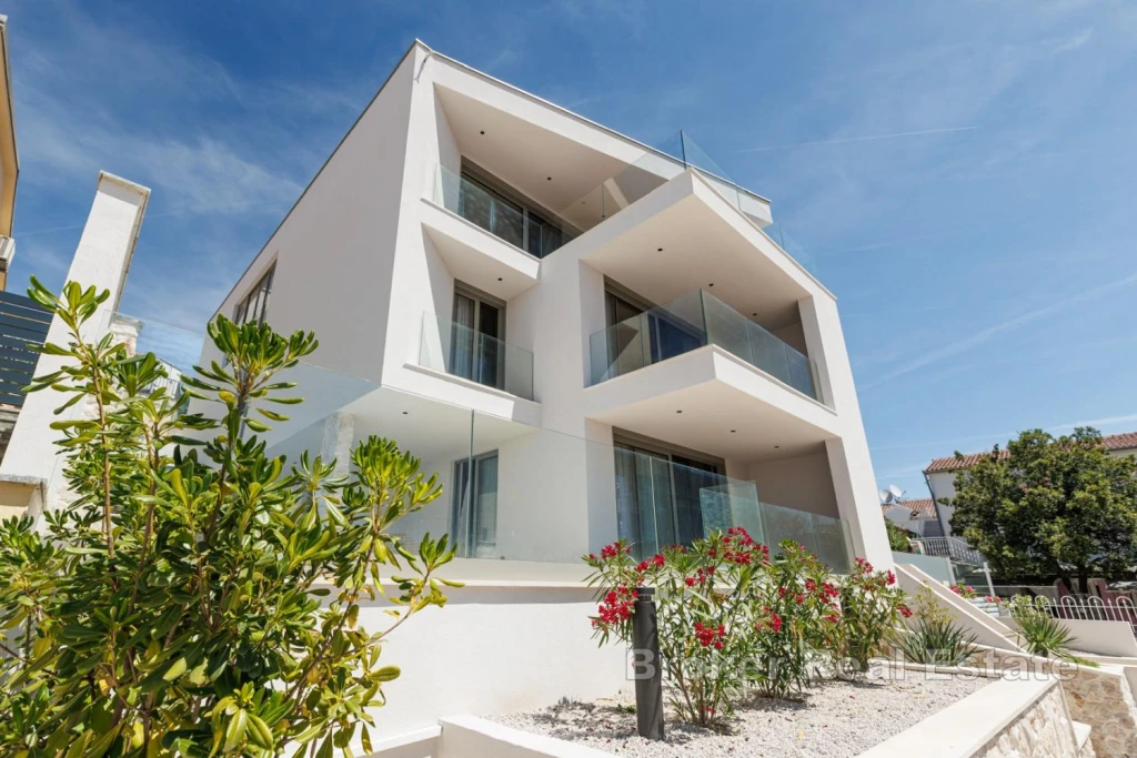Exceptional Apartment with Pool in a Luxury New-Build