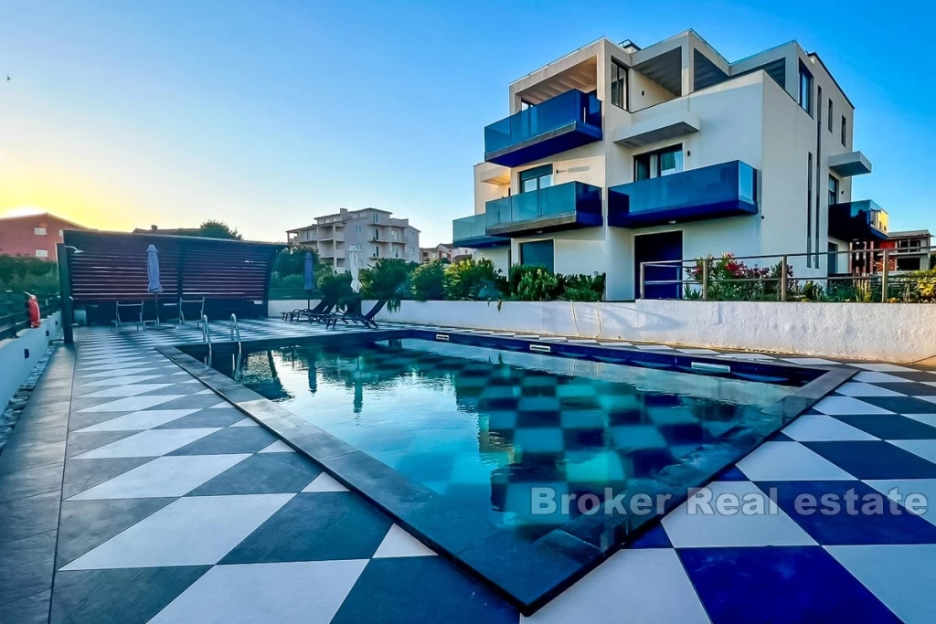 Villa with 12 bedrooms near the sea