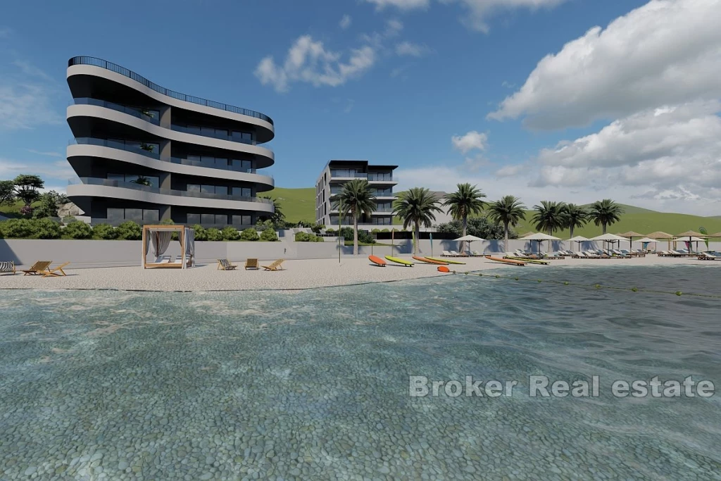 Apartment in a new building in the first row to the sea