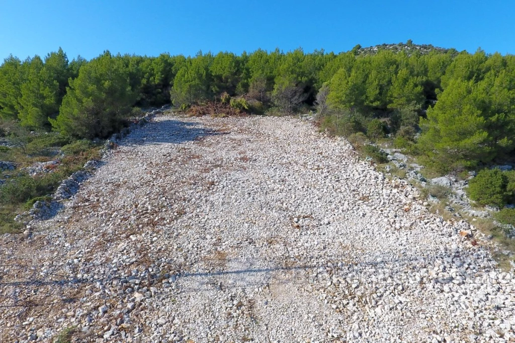 A spacious plot with a panoramic view of the sea